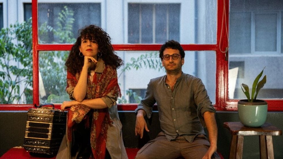 Το Duo Sin Cuerdas, δηλαδή η πιανίστα Τόνια Μακατσιάνου και ο μπαντονεονίστας Κώστας Ζιγκερίδης